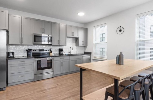 East Walnut HIlls Apartment | Live Like a Local! Downtown Cincy Condo