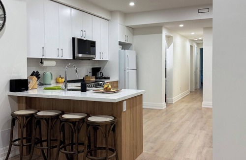 Woodbine - Lumsden Apartment | Live like a local in Toronto/subway 200m/Downtown 20 m/Dining&Shops Nearby/