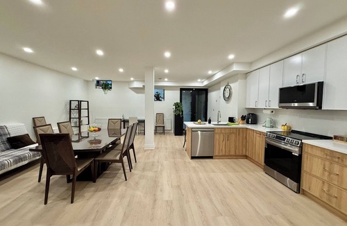 Woodbine - Lumsden Apartment | Live like a local in Toronto/subway 200m/Downtown 20 m/Dining&Shops Nearby/