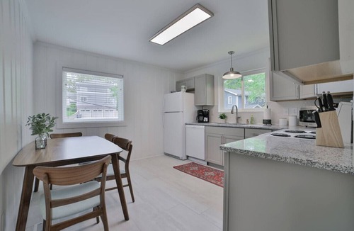 North Chattanooga Apartment | Live Like a Local | North Chattanooga Stay (left unit)