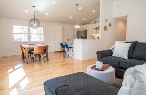 Long Beach House | Live Love Lake! 4bdrm House Near Private Beach