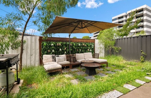 Clayton Apartment | Live Luxe | Paradise Getaway 3BR Apt w/FreeParking