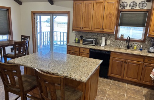 Lampasas Cabin | Live Oak Cabin - a charming 2-bedroom cabin at a ranch in Lampasas, Texas