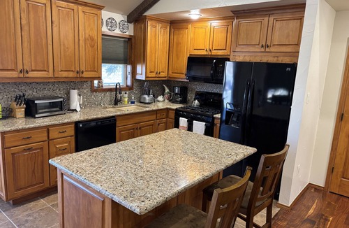 Lampasas Cabin | Live Oak Cabin - a charming 2-bedroom cabin at a ranch in Lampasas, Texas