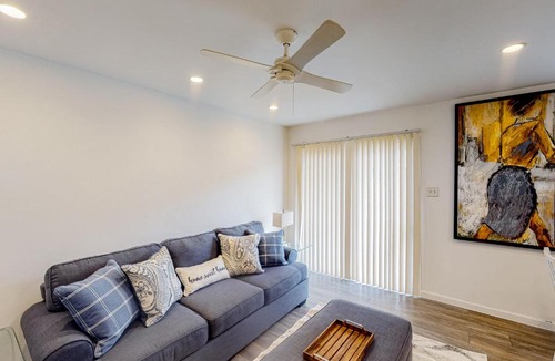 Old East Dallas Apartment | Live Oak II