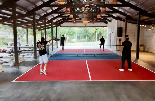 Dripping Springs House | Live Oak Lodge ↠ Rustic Barndo w Dog (or Kid) Run, Pickleball