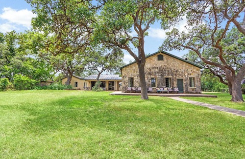Spring Branch House | Live Oak Ranch - Swimming Pool Property with Sleeping for 20!