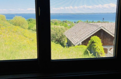 Suttons Bay House | Live the Vineyard Life at The Grand View 2 @ Willow Winery