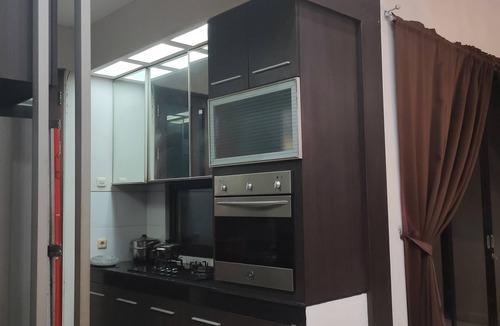 Surabaya House | Lively 3-bedroom house 180m2 with WiFi, AC in georgeous Surabaya