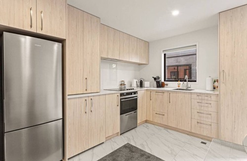 Henderson House | Lively and Charming Townhouse