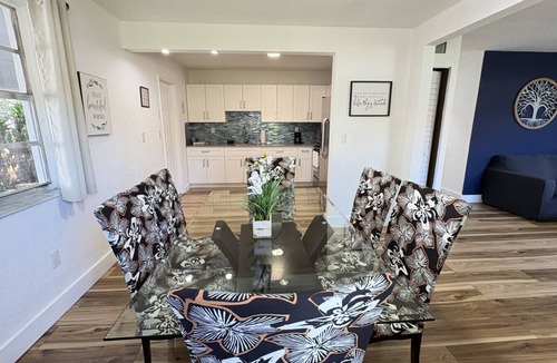 Little Havana House | Lively Home near Dwntwn, Stadium