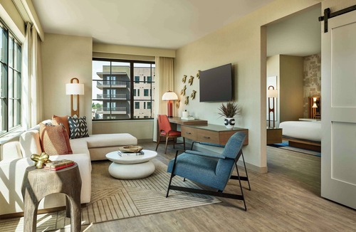Central Oklahoma City Hotel | Lively Hotel On Oak Oklahoma City, Tapestry By Hilton