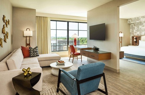 Central Oklahoma City Hotel | Lively Hotel On Oak Oklahoma City, Tapestry By Hilton