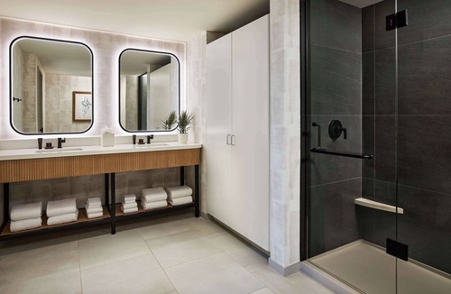 Central Oklahoma City Hotel | Lively Hotel On Oak Oklahoma City, Tapestry By Hilton