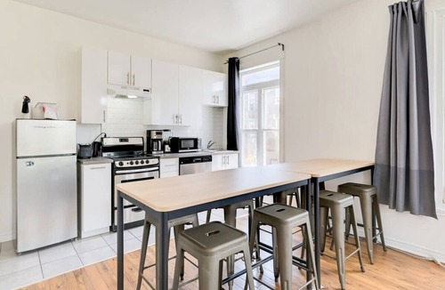 Plateau Mont Royal Apartment | Lively Le Plateau Stay | Mont-Royal Dining & Shops