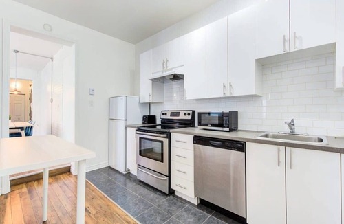 Plateau Mont Royal Apartment | Lively Mont Royal Group Stay Near Cafés & Shops
