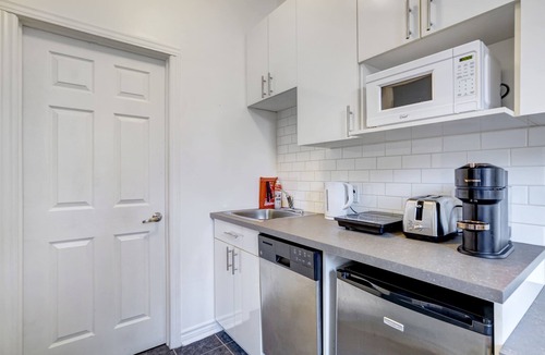 Plateau Mont Royal Apartment | Lively Mont Royal Group Stay Near Cafés & Shops
