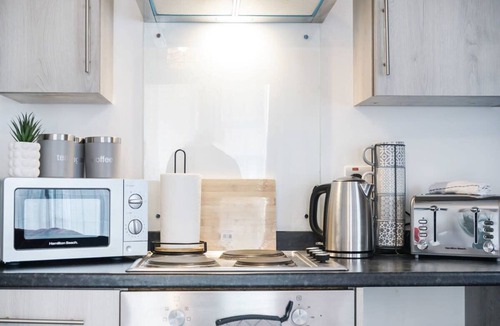 George Green Apartment | Livestay Modern Spacious 2 Bed 2 Bath Apartment