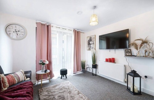 George Green Apartment | Livestay Modern Spacious 2 Bed 2 Bath Apartment