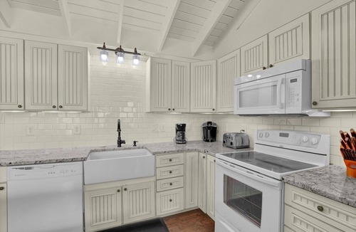 Ocean City Beach House | Livin' On A Prayer - Charming 3 bedroom oceanfront cottage