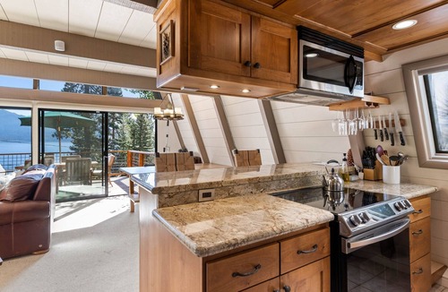 Crystal Bay House | Livin' on the Edge | Luxury With Hot Tub