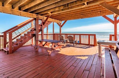 Surfside Beach House | Livin' The Dream Beachfront & Center!