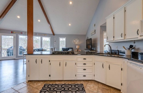 Moneta House | Livin the Lake Dream- Family- friendly- firepit, ping-pong, corn-hole & more.