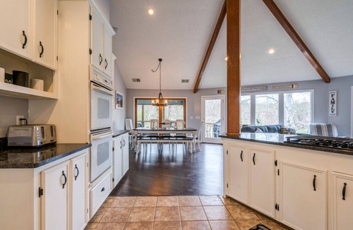 Moneta House | Livin the Lake Dream- Family- friendly- firepit, ping-pong, corn-hole & more.