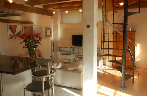 Andelfingen District Apartment | Living in a house with 300 Years history , 2 minutes to Rheinfall