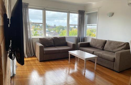 Pakuranga Heights House | Living Oasis Home