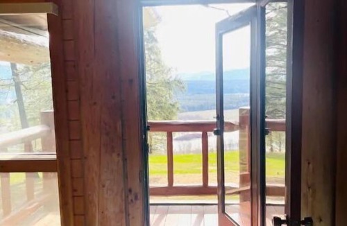 Boundary County Cabin | Living Well Lodge with Panoramic Views
