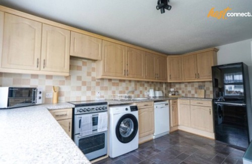 Livingston House | Livingston 4 Bed + Car Space