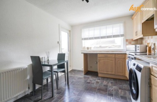 Livingston House | Livingston 4 Bed + Car Space