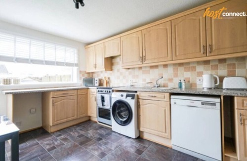 Livingston House | Livingston 4 Bed + Car Space