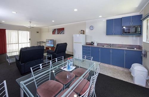 Whakatane Hotel | Livingston Motel