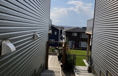 Calgary House | Livingston Two Bedrooms Suite