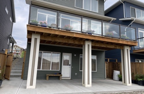 Calgary House | Livingston Two Bedrooms Suite