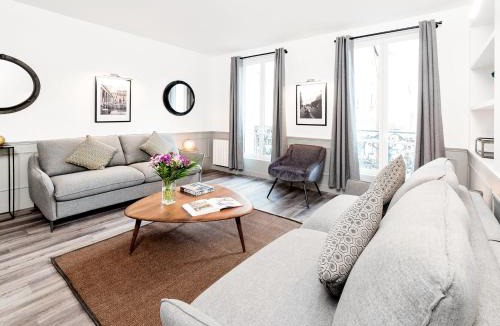 Saint-Vincent-de-Paul Apartment | LivinParis - Luxury 3 & AC 4 Bedrooms Montmartre I