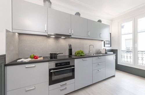 Quartier de la Porte-Saint-Denis Apartment | LivinParis | Luxury AC 3 Bedrooms Opera II