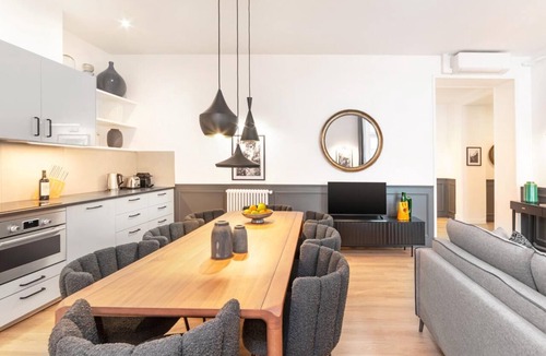 Vivienne Apartment | LivinParis | Luxury AC 3 Bedrooms Le Louvre I