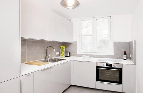 Quartier de Rochechouart Apartment | LivinParis | Luxury AC 4 Bedrooms Opera Lafayette II