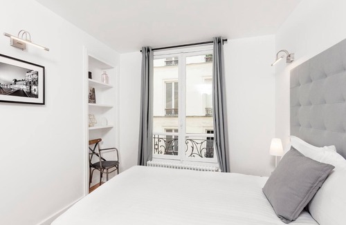 Quartier de Rochechouart Apartment | LivinParis | Luxury AC 4 Bedrooms Opera Lafayette II