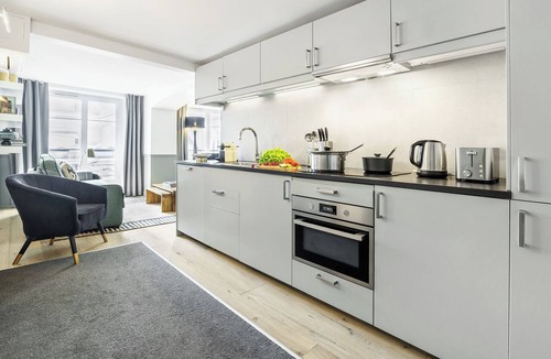 Quartier du Mail Apartment | LivinParis | Luxury AC 4 Bedrooms Le Louvre I