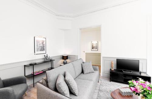 Quartier de la Porte-Saint-Denis Apartment | LivinParis - Luxury AC 4 Bedrooms Opera I
