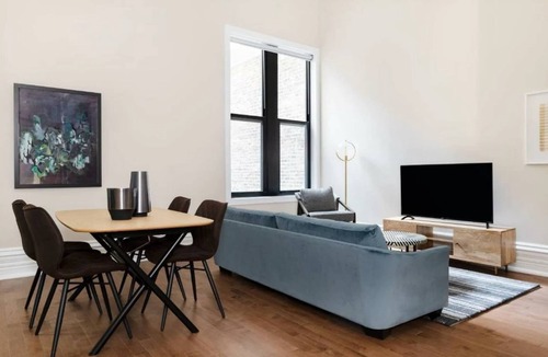 The Loop Apartment | LIVN Millennium Park Downtown Chicago 2BR