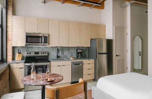 West Loop Gate Hotel | LIVN - West Loop Chicago