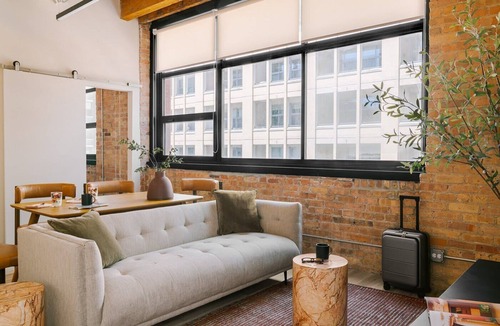 West Loop Gate Apartment | LIVN West Loop Chicago 2 BR City View