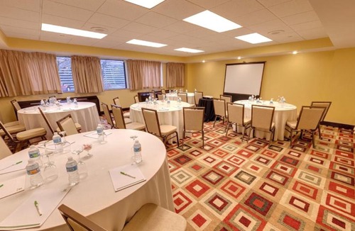 Clinton Hotel | Liyo Inn