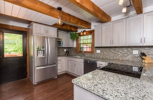 Bristol Hills Cabin | Lizzie's Cabin On The Hill