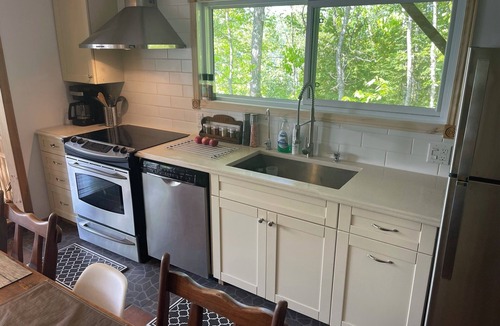 Chertsey House | LKFRNT | Chalet VISTA – Lac Paré ✦ Spa ✦ Waterfront